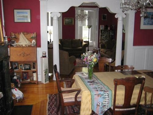 Bed & Breakfast Historic Hill Inn