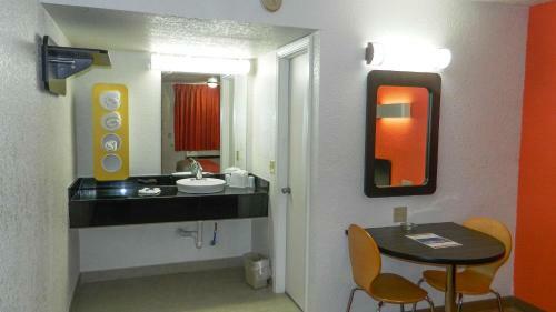 Motel Cambridge Inn Oklahoma City