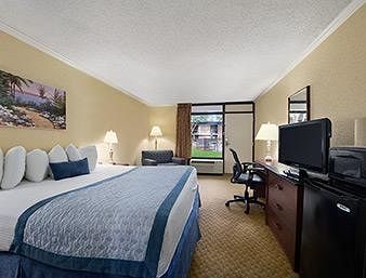 Ramada Jacksonville Hotel And Conference Center