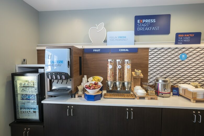Holiday Inn Express Hotel & Suites Iron Mountain