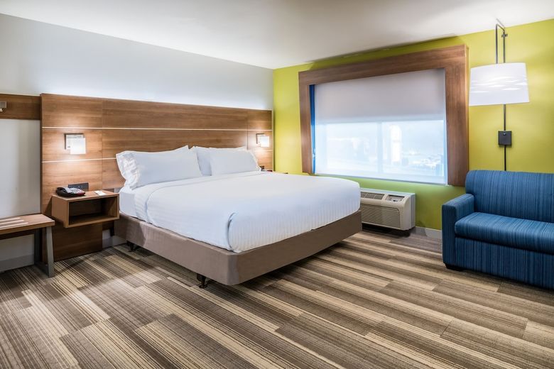 Holiday Inn Express Hotel & Suites Rocky Mount