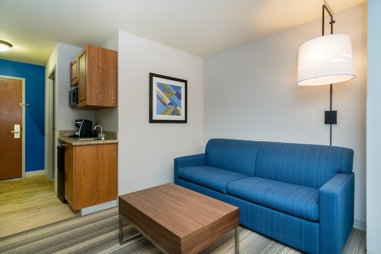 Holiday Inn Express Hotel & Suites Rocky Mount