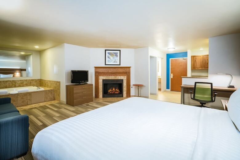 Holiday Inn Express Hotel & Suites Rocky Mount