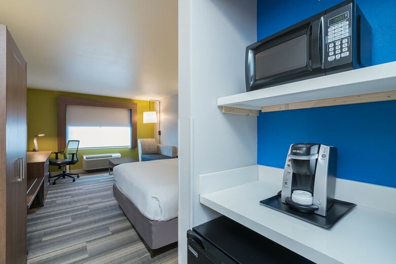 Holiday Inn Express Hotel & Suites Rocky Mount