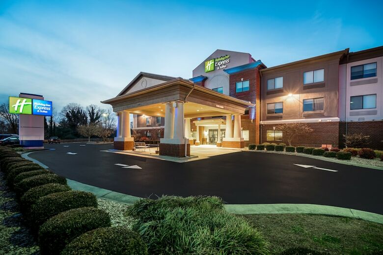 Holiday Inn Express Hotel & Suites Rocky Mount