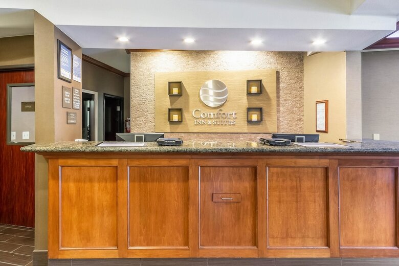 Hotel Comfort Inn And Suites