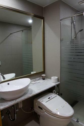 Black Sands Hotel