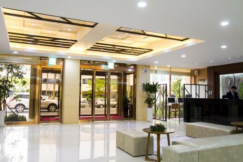 Black Sands Hotel