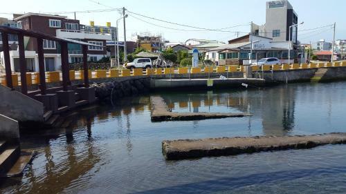 Black Sands Hotel