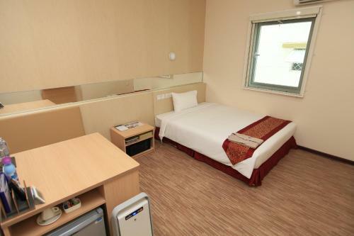 Super Hotel Yangon