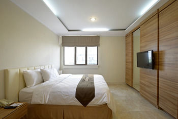 Apartamentos Ra Residence Simatupang Jakarta