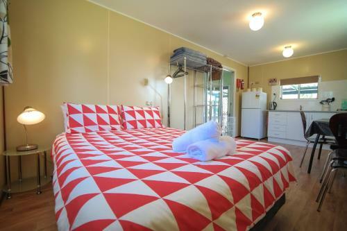 Colonial Holiday Park & Leisure Village