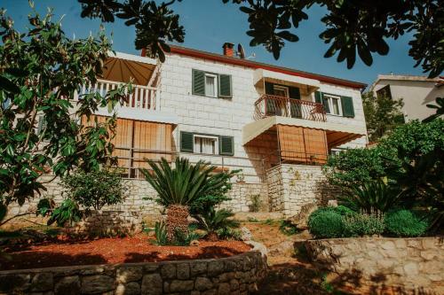 Apartments Doulos