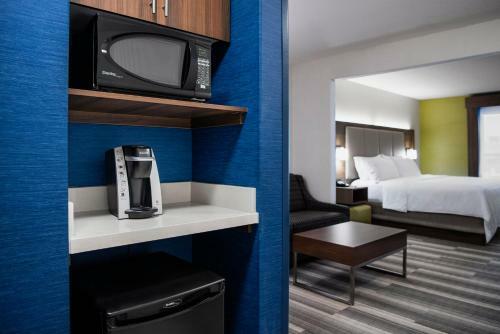 Holiday Inn Express Hotel & Suites Saskatoon