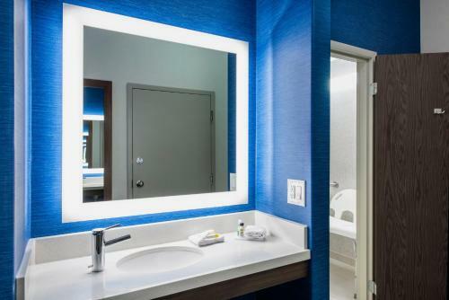 Holiday Inn Express Hotel & Suites Saskatoon