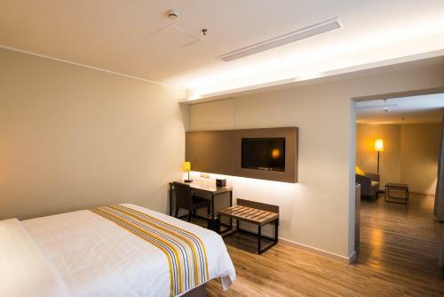 Hotel Home Inn Plus Shanghai Xujiahui