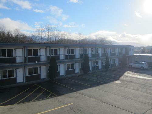 The Chalet Motel