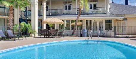Hotel Carmel Inn & Suites