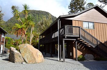 Motel Rainforest Retreat