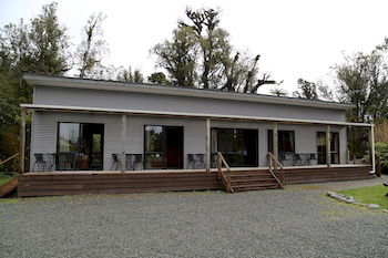 Motel Rainforest Retreat