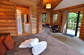 Motel Rainforest Retreat