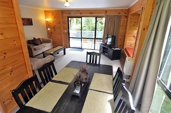 Motel Rainforest Retreat