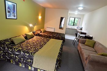 Motel Rainforest Retreat