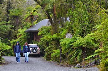 Motel Rainforest Retreat