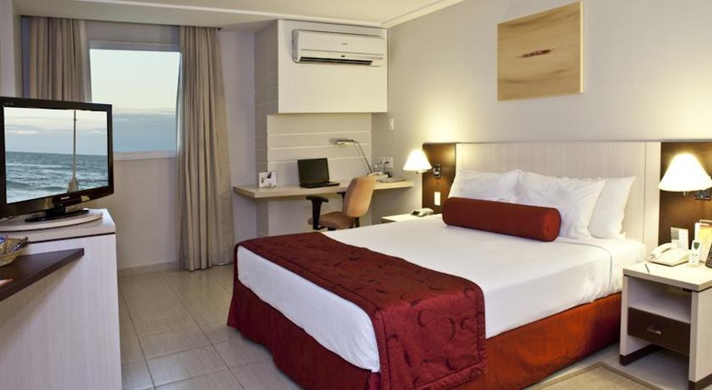 Hotel Comfort Suites Maca�