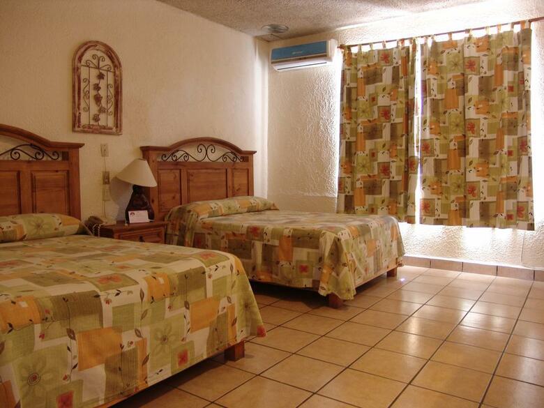 Hotel Hacienda Bugambilias