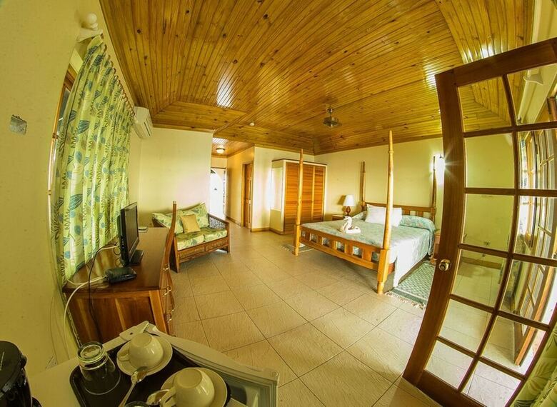 Bed & Breakfast Mirage Resort - Clothing Optional - Adults Only