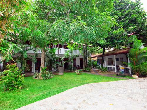 Bed & Breakfast Celestial Inn