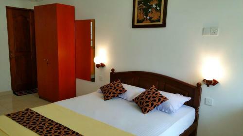Hostal Holiday Fashion Inn