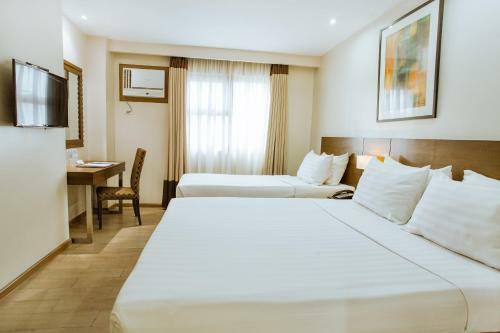 Golden Prince Hotel & Suites