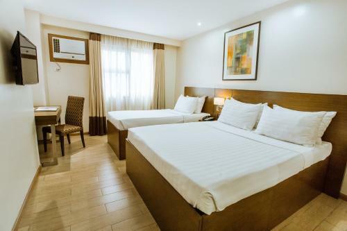 Golden Prince Hotel & Suites