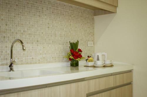 Golden Prince Hotel & Suites