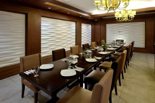 Golden Prince Hotel & Suites