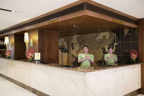 Golden Prince Hotel & Suites