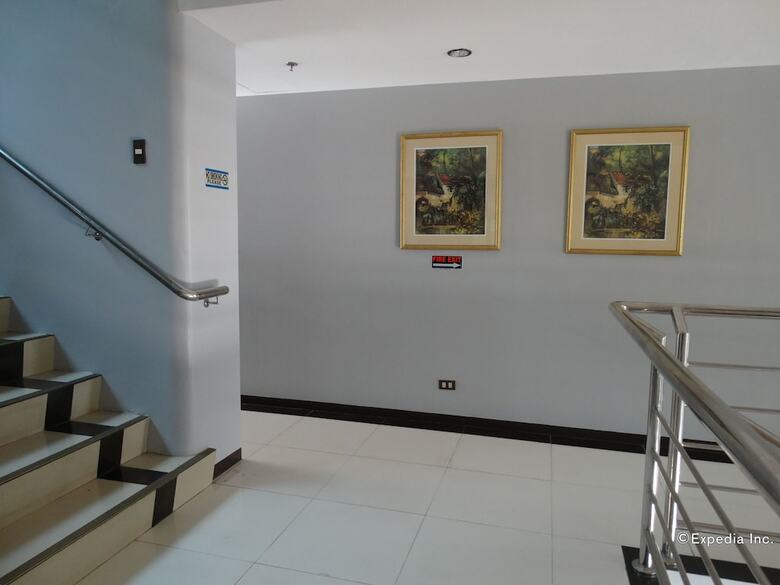 Hotel The Peridot Suites
