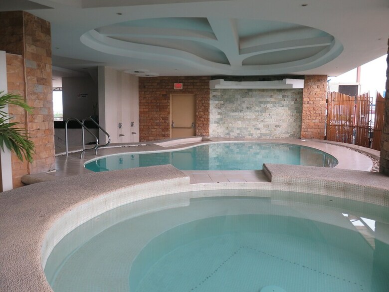 The Pinnacle Hotel And Suites