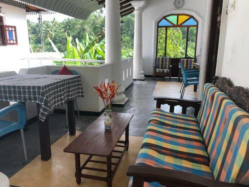 Hostal Tiny Royal Palace