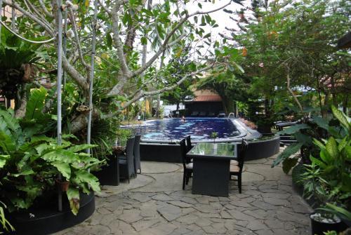 Hotel Flower Garden