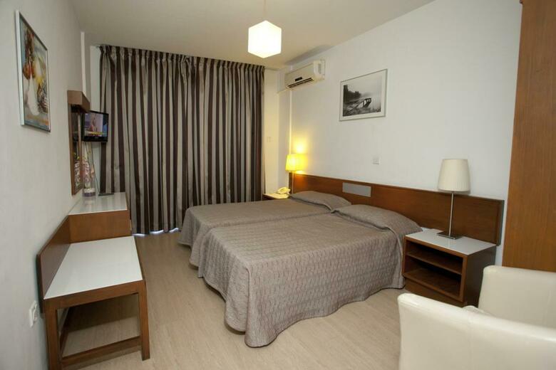 Hotel Apartments Petrou Bros