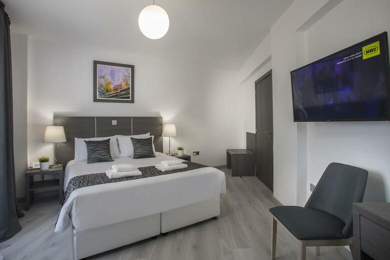 Hotel Apartments Petrou Bros