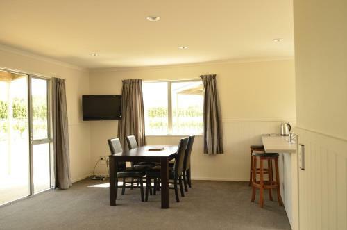 Hostal Weaver Estate Vineyard Cottages