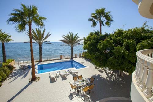 Sunset Meneou Villa