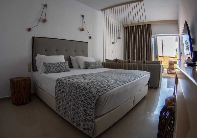 Lavris Hotel & Bungalows
