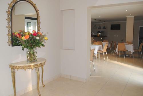 Hostal 6 On Morris Guest Lodge