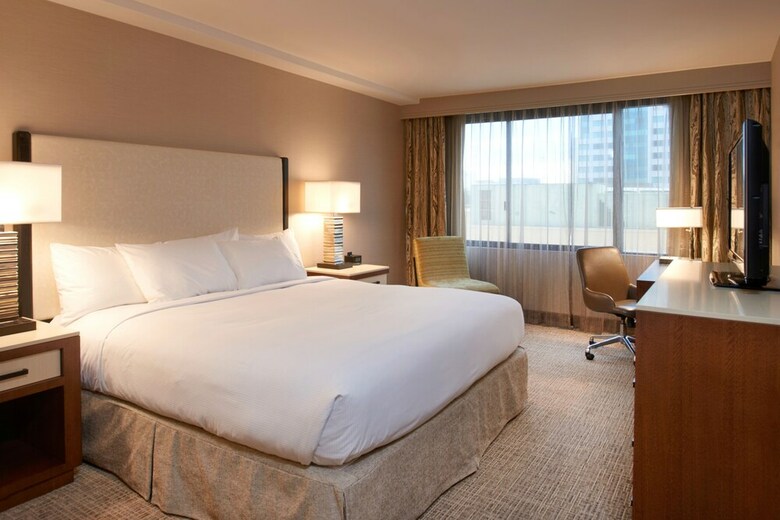 Hotel Doubletree By Hilton Fresno Convention Center