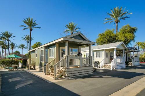 Golden Village Palms Rv Resort